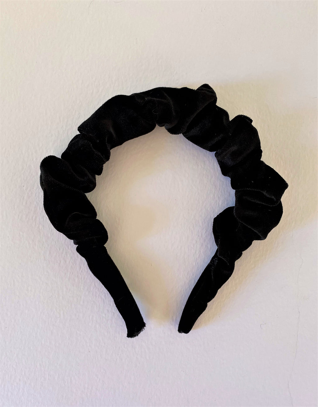 THE PENELOPE VELVET SCRUNCHIE BAND