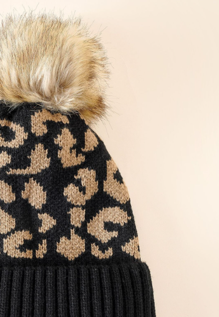 LEOPARD BEANIE WITH FLUFFY POMPOM - BLACK