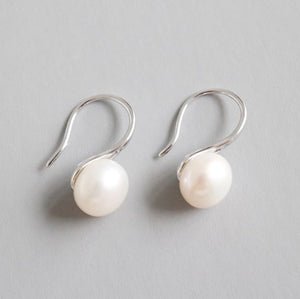THE DINEO SILVER PEARL DROPS